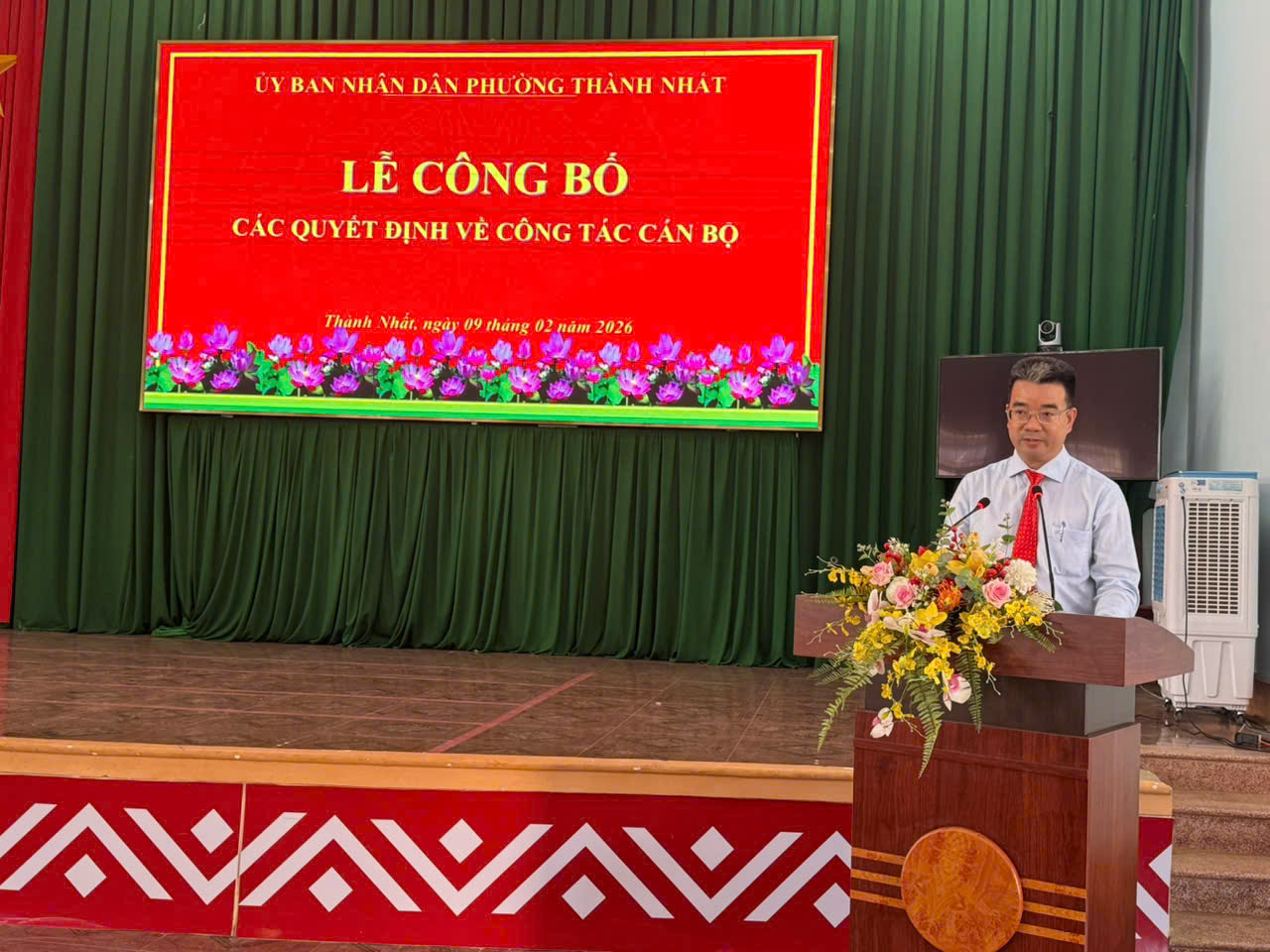 gen-n-bí thu chủ tịch1.jpg